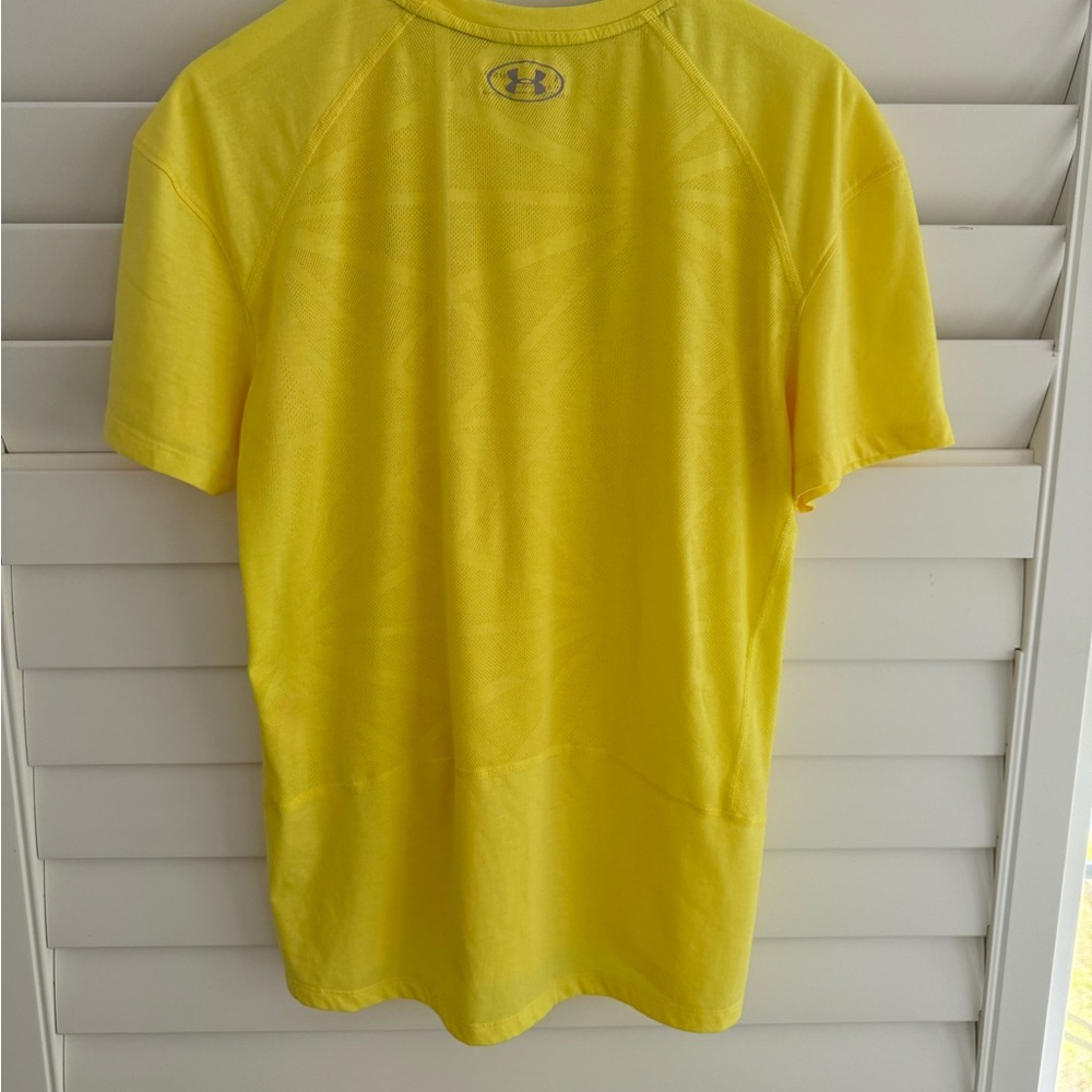 Yellow T-shirt - Picture 4 of 5